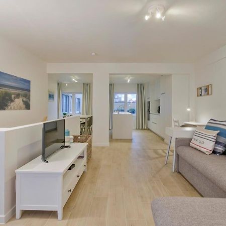 Huswell - Stunning Apartment At The Beachfront Of De Haan Eksteriør bilde