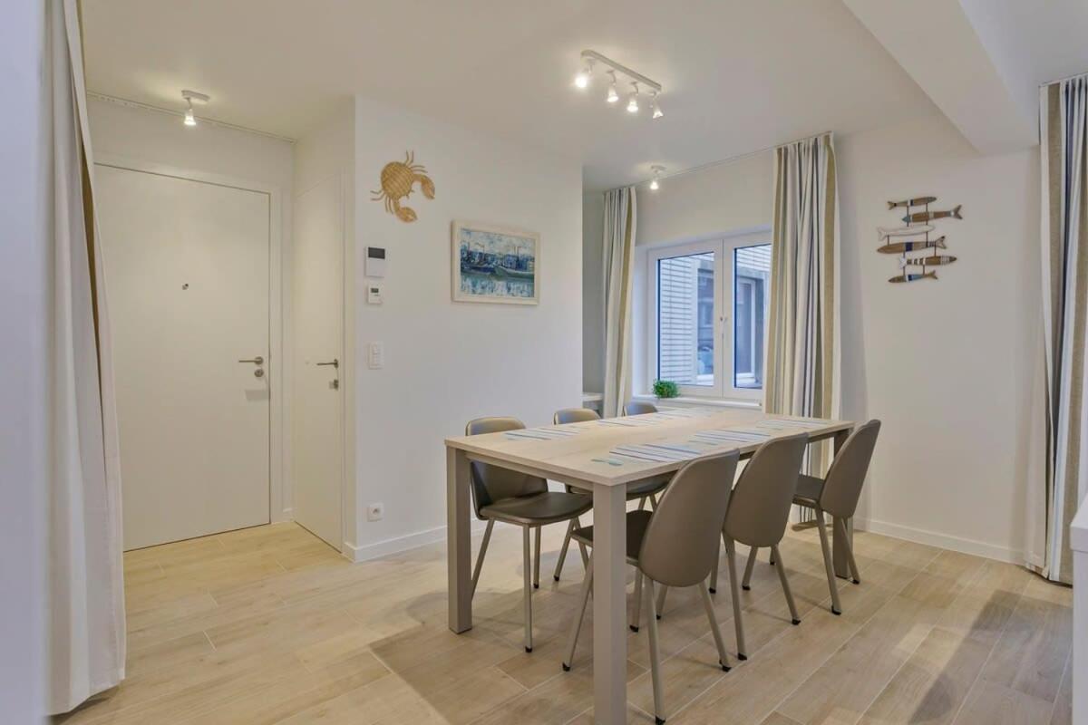 Huswell - Stunning Apartment At The Beachfront Of De Haan Eksteriør bilde