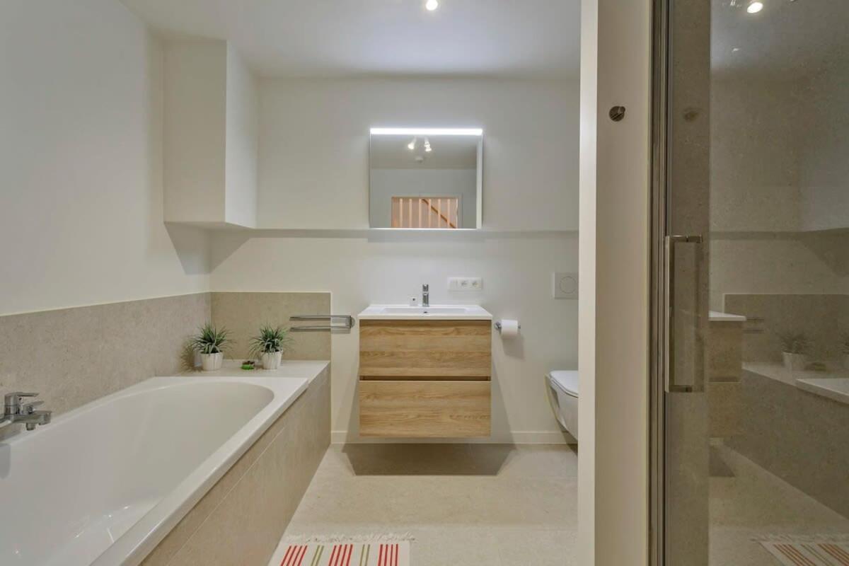 Huswell - Stunning Apartment At The Beachfront Of De Haan Eksteriør bilde