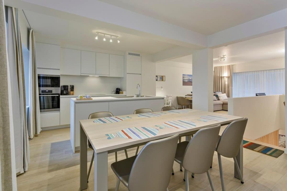 Huswell - Stunning Apartment At The Beachfront Of De Haan Eksteriør bilde