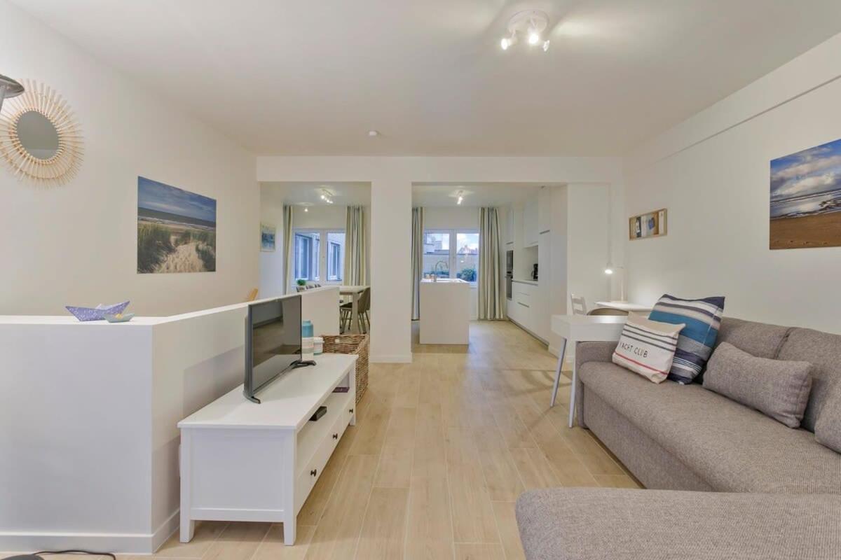 Huswell - Stunning Apartment At The Beachfront Of De Haan Eksteriør bilde