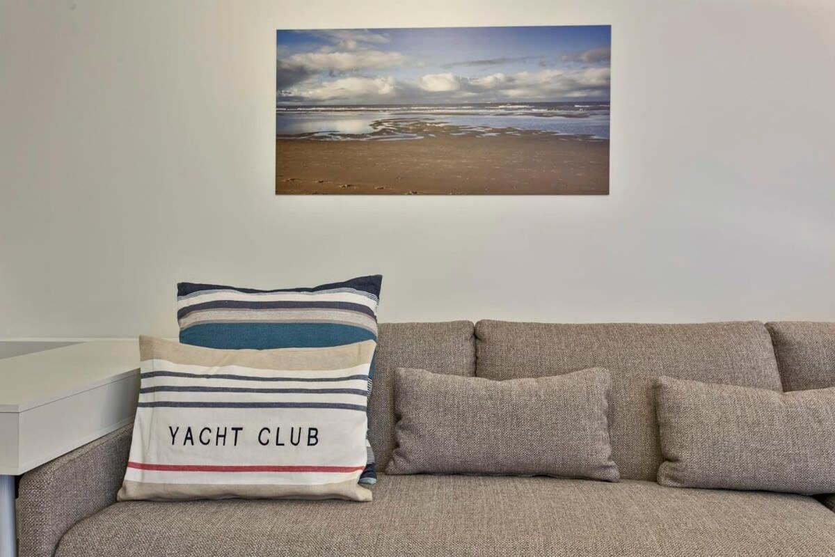 Huswell - Stunning Apartment At The Beachfront Of De Haan Eksteriør bilde